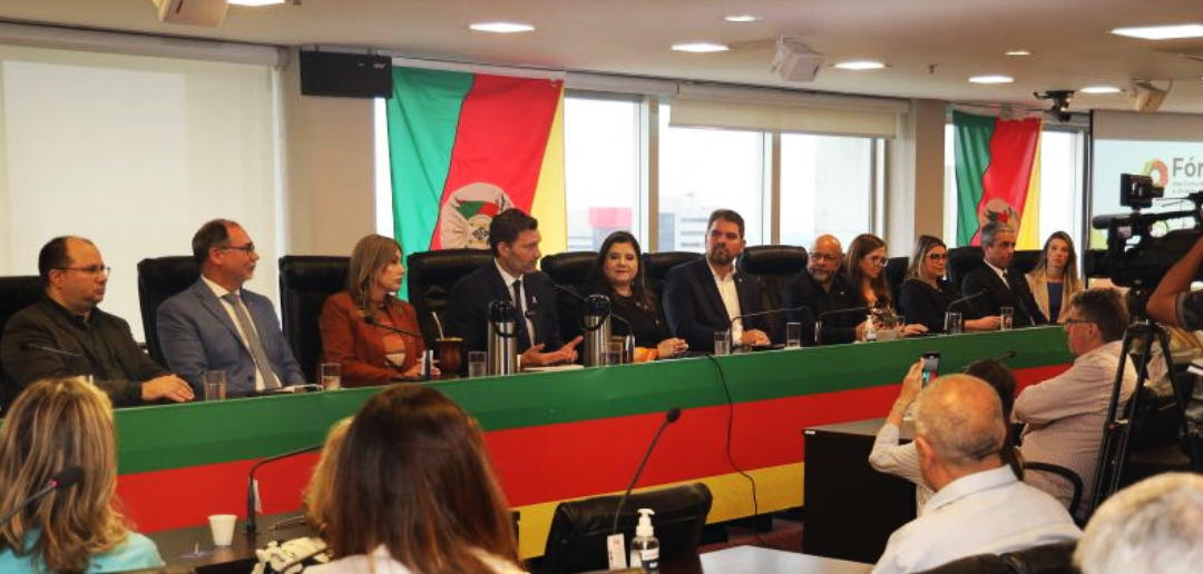 crn-2-integra-o-forum-dos-conselhos-e-ordens-das-profissoes-regulamentadas-do-rs